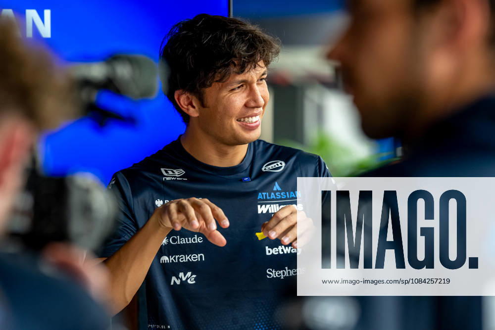 MARINA BAY, SINGAPORE: Alex Albon, racing for the Williams Racing team during the 2026 Formula 1 Singapore Grand Prix at the Marina Bay Street Circuit in Marina Bay, Singapore