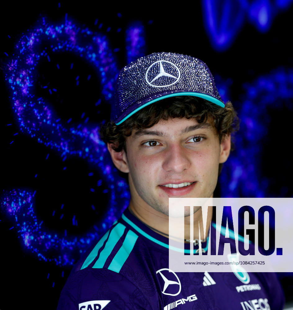 F1 - SINGAPORE GRAND PRIX 2026 KIMI ANTONELLI Andrea (ita), Mercedes AMG F1 Team W16, portrait during the 2026 Formula 1 Singapore Grand Prix, 17th round of the 2026 Formula One World Championship, WM, Weltmeisterschaft from October 9 to 11, 2026 on the Marina Bay Street Circuit, in Singapore, Singapore - SingaporeSingapore