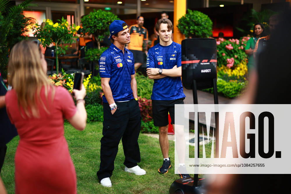 F1 - SINGAPORE GRAND PRIX 2026 NORRIS Lando (gbr), McLaren F1 Team MCL40, PIASTRI Oscar (aus), McLaren F1 Team MCL40, portrait during the 2026 Formula 1 Singapore Grand Prix, 17th round of the 2026 Formula One World Championship, WM, Weltmeisterschaft from October 9 to 11, 2026 on the Marina Bay Street Circuit, in Singapore, Singapore - SingaporeSingapore