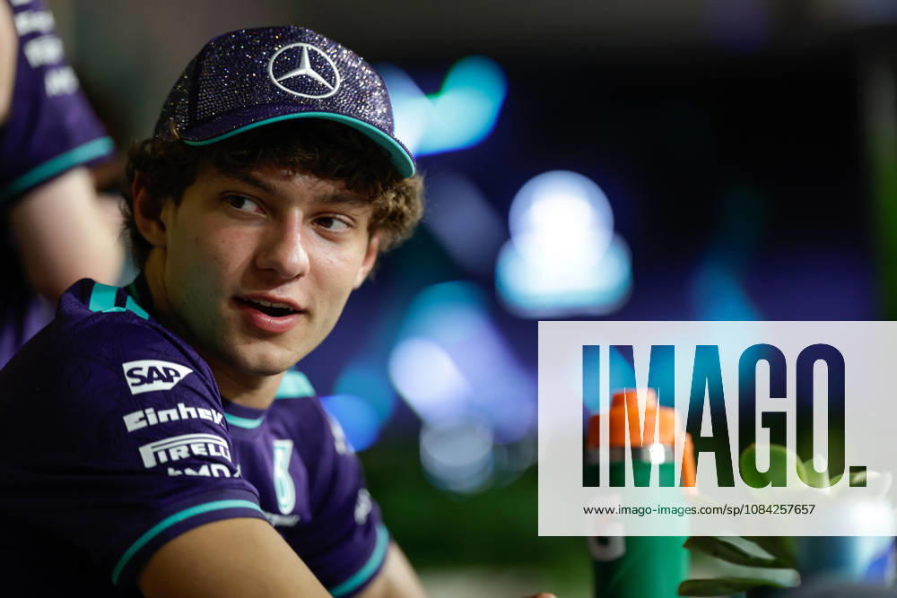 F1 - SINGAPORE GRAND PRIX 2026 KIMI ANTONELLI Andrea (ita), Mercedes AMG F1 Team W16, portrait during the 2026 Formula 1 Singapore Grand Prix, 17th round of the 2026 Formula One World Championship, WM, Weltmeisterschaft from October 9 to 11, 2026 on the Marina Bay Street Circuit, in Singapore, Singapore - SingaporeSingapore