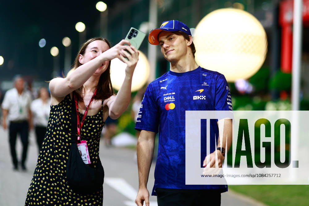 F1 - SINGAPORE GRAND PRIX 2026 PIASTRI Oscar (aus), McLaren F1 Team MCL40, portrait during the 2026 Formula 1 Singapore Grand Prix, 17th round of the 2026 Formula One World Championship, WM, Weltmeisterschaft from October 9 to 11, 2026 on the Marina Bay Street Circuit, in Singapore, Singapore - SingaporeSingapore