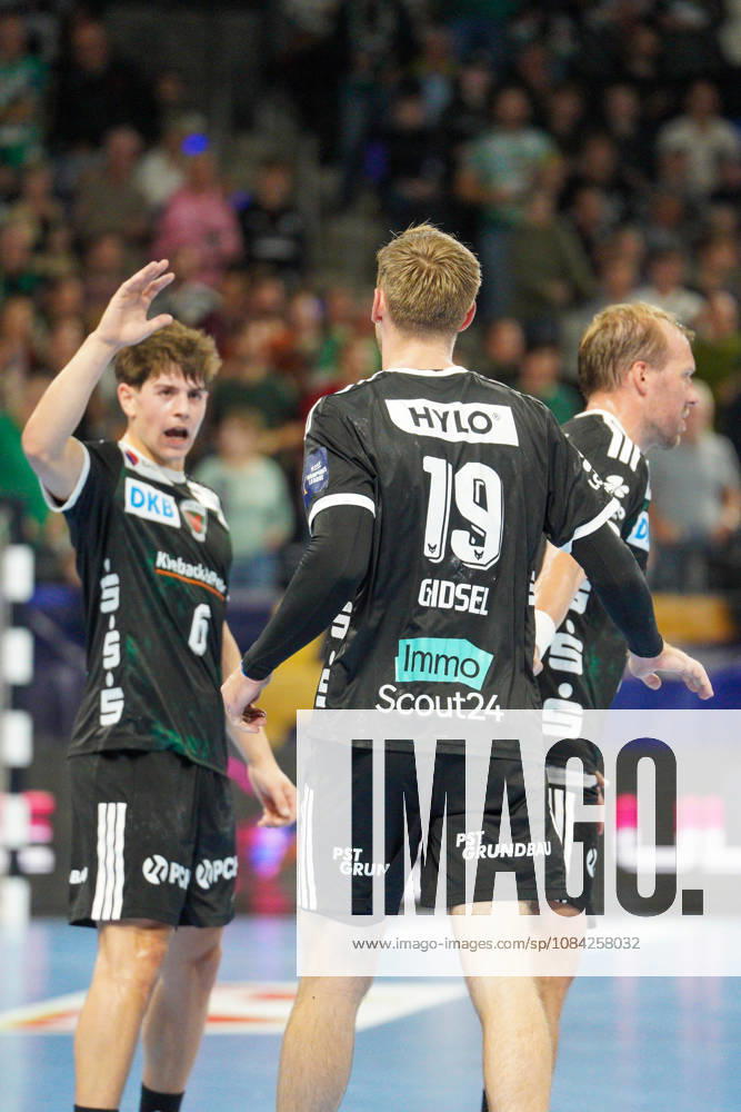 Im Bild: Leo Prantner (Fuechse Berlin, 6), Mathias Gidsel (Fuechse Berlin, 19), Jubel, Freude 08.10.2026, Fuechse Berlin - FC Porto, EHF Handball Champions League, Saison 2026 27, Max-Schmeling-Halle