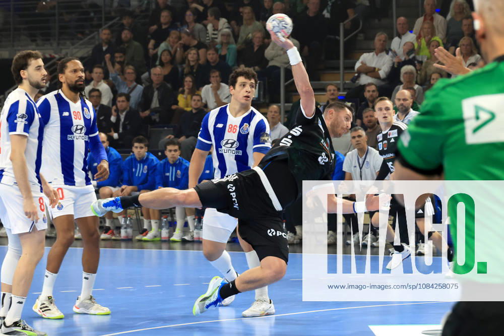 GER Deutschland, Handball, EHF Champions League, 08.10.2026, Saison 2026 2027, Berlin, Fuechse Berlin vs FC Porto Mijajlo Marsenic ( Fuechse Berlin 93 ), nordphoto GmbH Engler Berlin Max-Schmeling-Halle Berlin Deutschland