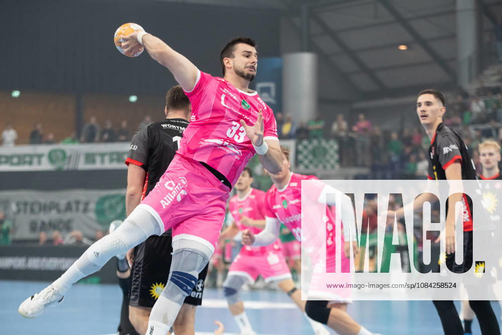Handball, HBL2: SC DHfK Leipzig - TuS N-Lübbecke; 08.10.2026 Luka Rogan (33, SC DHfK Leipzig) wirft. Handball, 2. Bundesliga, Saison 2026 2027, 7. Spieltag: SC DHfK Leipzig vs. TuS N-Lübbecke am 08.10.2026 in der Quarterback Immobilien Arena Leipzig.