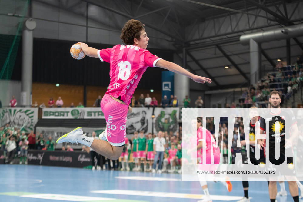Handball, HBL2: SC DHfK Leipzig - TuS N-Lübbecke; 08.10.2026 Staffan Peter (18, SC DHfK Leipzig) springt zum Wurf. Handball, 2. Bundesliga, Saison 2026 2027, 7. Spieltag: SC DHfK Leipzig vs. TuS N-Lübbecke am 08.10.2026 in der Quarterback Immobilien Arena Leipzig.