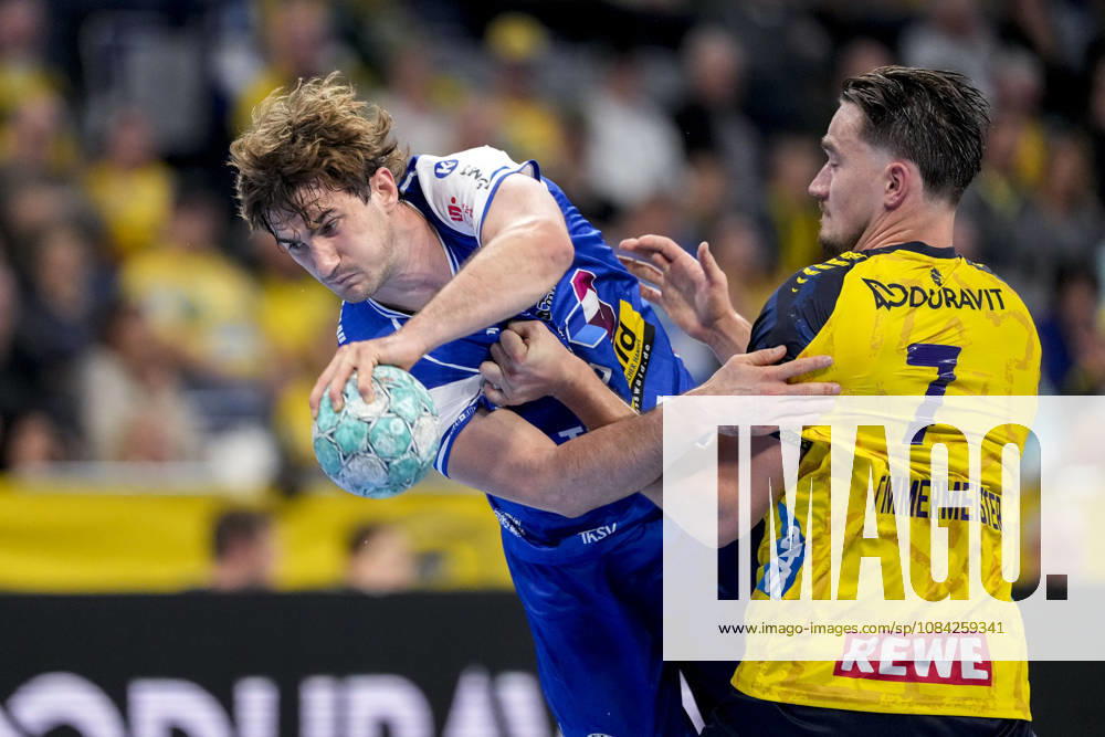 V.li.: Stephan Seitz (ThSV, 44), Robert Timmermeister (RNL, 7), Zweikampf, Spielszene, Duell, duel, tackle, tackling, Dynamik, Action, Aktion, 08.10.2026, Mannheim (Deutschland), Handball, Bundesliga, Rhein-Neckar Löwen - ThSV Eisenach