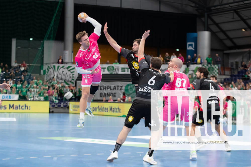 Handball, HBL2: SC DHfK Leipzig - TuS N-Lübbecke; 08.10.2026 Franz Semper (32, SC DHfK Leipzig) wirft aus dem Rückraum. Handball, 2. Bundesliga, Saison 2026 2027, 7. Spieltag: SC DHfK Leipzig vs. TuS N-Lübbecke am 08.10.2026 in der Quarterback Immobilien Arena Leipzig.