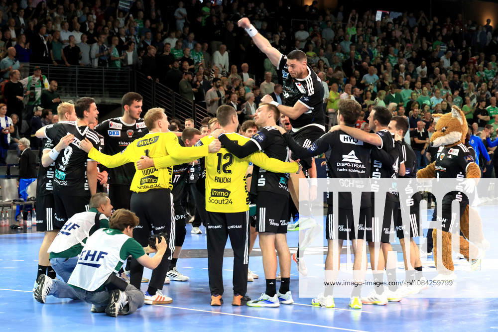 GER Deutschland, Handball, EHF Champions League, 08.10.2026, Saison 2026 2027, Berlin, Fuechse Berlin vs FC Porto Fuechse-Spielerkreis, Mijajlo Marsenic ( Fuechse Berlin 93 ), Jubel, jubelt, Freude, Glueck, gluecklich, positive Emotionen, nordphoto GmbH Engler Berlin Max-Schmeling-Halle Berlin Deutschland