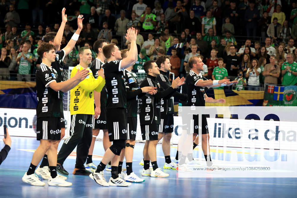 GER Deutschland, Handball, EHF Champions League, 08.10.2026, Saison 2026 2027, Berlin, Fuechse Berlin vs FC Porto Fuechse-Spielerkreis, Mijajlo Marsenic ( Fuechse Berlin 93 ), Jubel, jubelt, Freude, Glueck, gluecklich, positive Emotionen, nordphoto GmbH Engler Berlin Max-Schmeling-Halle Berlin Deutschland