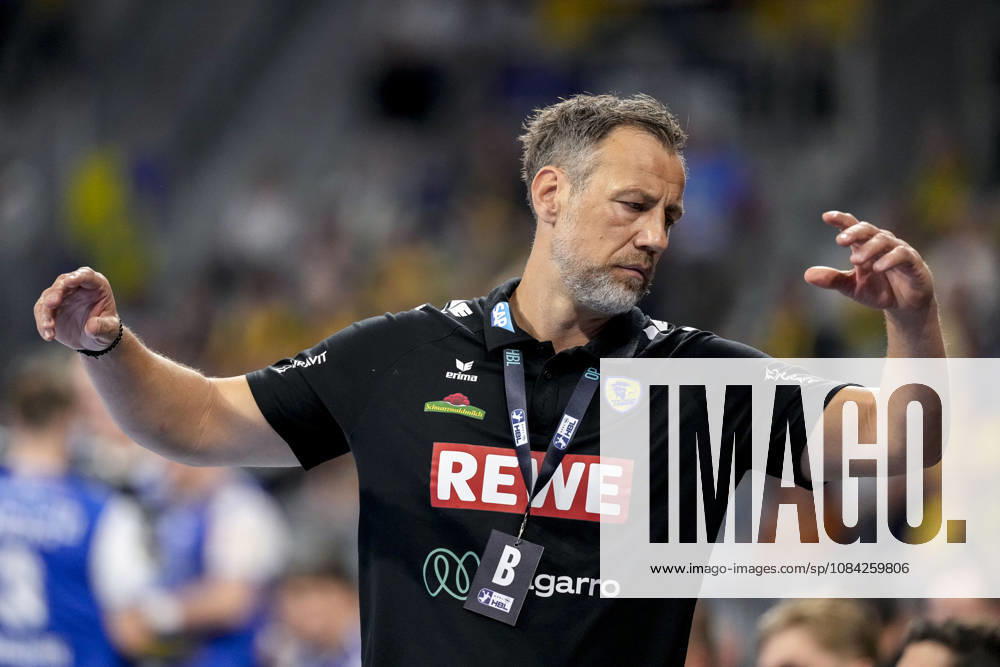 Maik Machulla (Trainer, Cheftrainer, RNL), gibt Anweisungen, gestikuliert, mit den Armen gestikulieren, Einzelbild, Einzelfoto, Aktion, Action, enttäuscht schauend, Enttäuschung, Frustration, disappointed, pessimistisch, 08.10.2026, Mannheim (Deutschland), Handball, Bundesliga, Rhein-Neckar Löwen - ThSV Eisenach