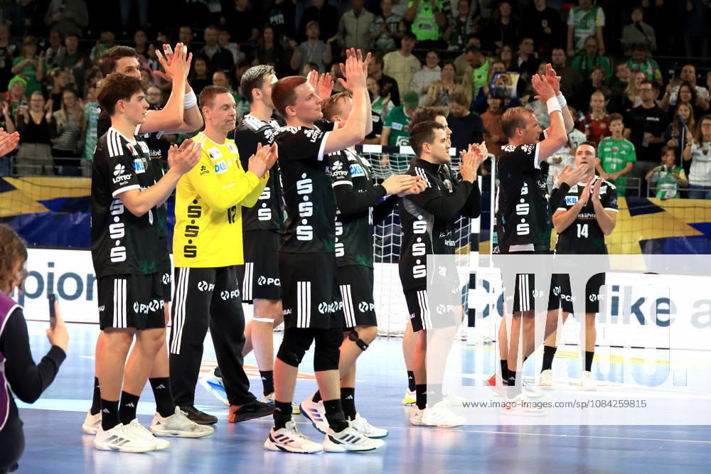 GER Deutschland, Handball, EHF Champions League, 08.10.2026, Saison 2026 2027, Berlin, Fuechse Berlin vs FC Porto Fuechse-Spielerkreis, Mijajlo Marsenic ( Fuechse Berlin 93 ), Jubel, jubelt, Freude, Glueck, gluecklich, positive Emotionen, nordphoto GmbH Engler Berlin Max-Schmeling-Halle Berlin Deutschland