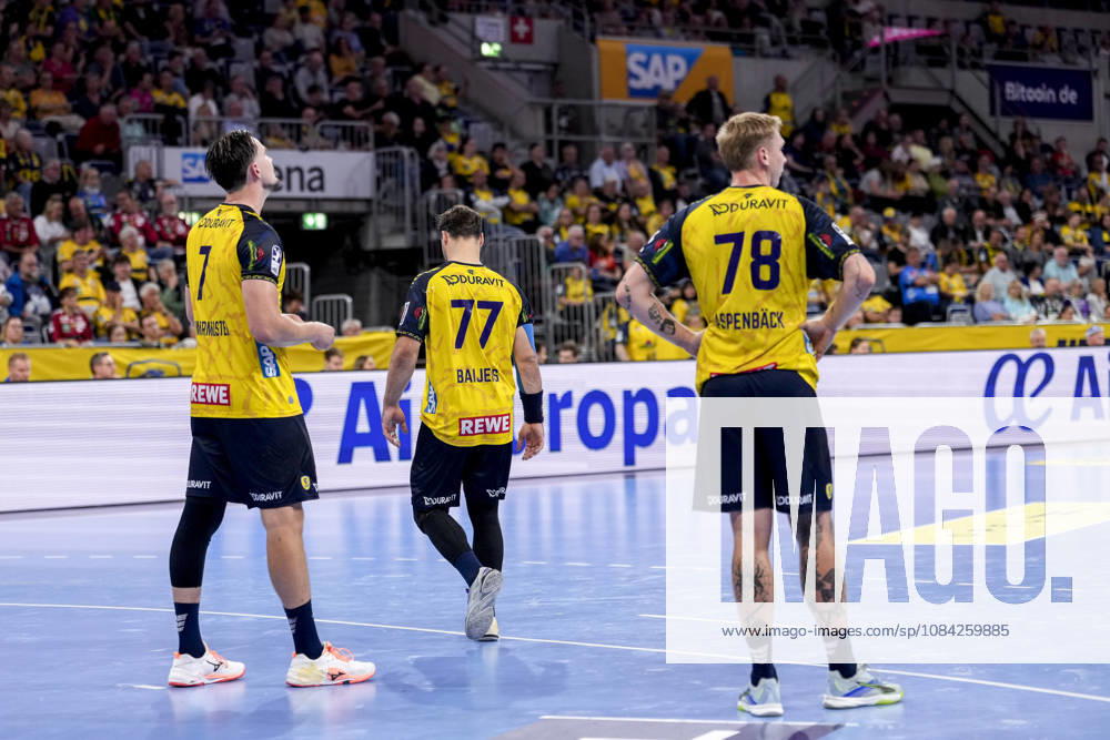 V.li.: Robert Timmermeister (RNL, 7), Dani Baijens (RNL, 77), Edwin Aspenbäck (RNL, 78), Spieler der Rhein-Neckar-Löwen, enttäuscht schauend, Enttäuschung, Frustration, disappointed, pessimistisch, Aktion, Action, Spielszene, 08.10.2026, Mannheim (Deutschland), Handball, Bundesliga, Rhein-Neckar Löwen - ThSV Eisenach