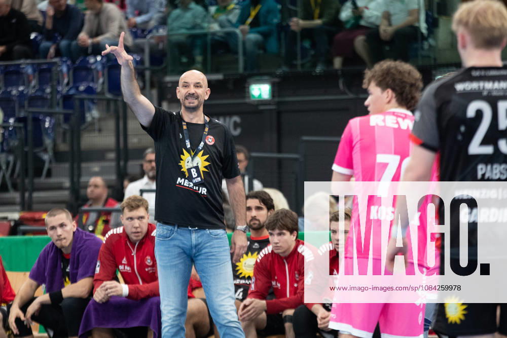 Handball, HBL2: SC DHfK Leipzig - TuS N-Lübbecke; 08.10.2026 Trainer Davor Dominikovic (TuS N-Lübbecke). Handball, 2. Bundesliga, Saison 2026 2027, 7. Spieltag: SC DHfK Leipzig vs. TuS N-Lübbecke am 08.10.2026 in der Quarterback Immobilien Arena Leipzig.