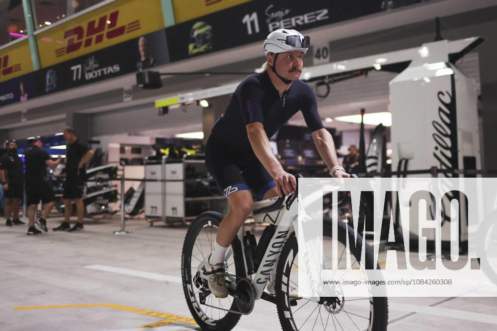 VALTTERI BOTTAS of Cadillac Formula 1 Team heads out on his bicycle for another track inspection under the lights at Marina Bay Street Circuit ahead of the 2026 Formula 1 Singapore Grand Prix in Singapore. Singapore Singapore - ZUMAh201 20261008_zsp_h201_041