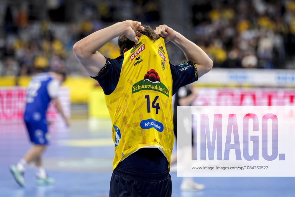 Gino Steenaerts (RNL, 14), Spieler der Rhein-Neckar-Löwen, Einzelbild, Einzelfoto, Aktion, Action, enttäuscht über die Niederlage, Enttäuschung nach dem Schlusspfiff, Highlight, Verlierer, verloren, Frustration, disappointed, pessimistisch, 08.10.2026, Mannheim (Deutschland), Handball, Bundesliga, Rhein-Neckar Löwen - ThSV Eisenach