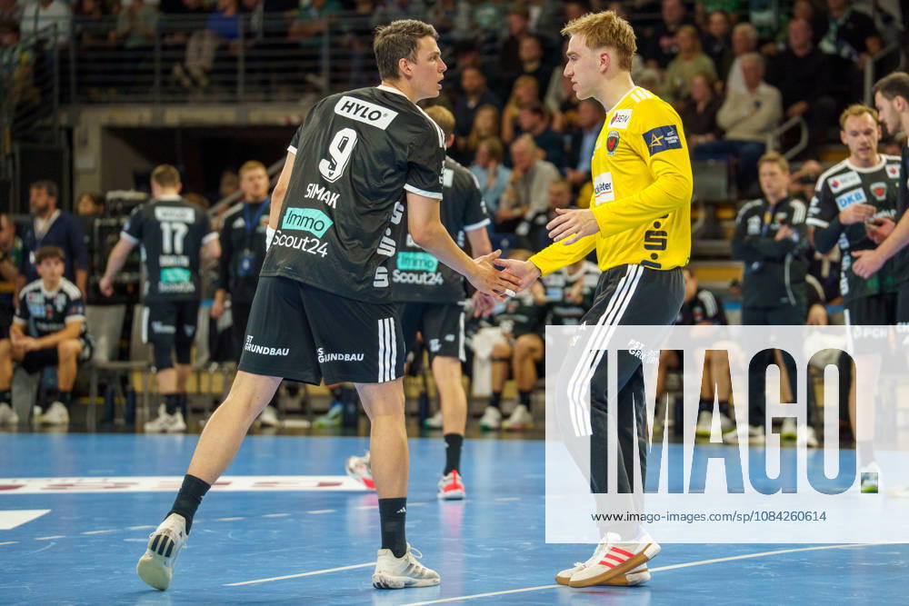 Im Bild: Lasse Ludwig (Fuechse Berlin, 1), Frederik Simak (Fuechse Berlin, 9) 08.10.2026, Fuechse Berlin - FC Porto, EHF Handball Champions League, Saison 2026 27, Max-Schmeling-Halle