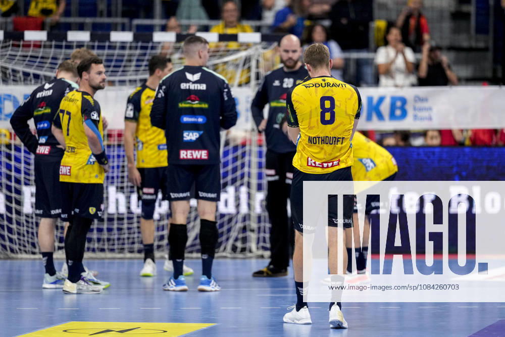 Spieler der Rhein-Neckar-Löwen, enttäuscht über die Niederlage, Enttäuschung nach dem Schlusspfiff, Highlight, Verlierer, verloren, Frustration, disappointed, pessimistisch, 08.10.2026, Mannheim (Deutschland), Handball, Bundesliga, Rhein-Neckar Löwen - ThSV Eisenach