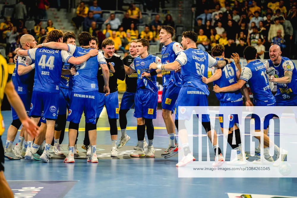 Handball Opel HBL, Rhein-Neckar Loewen - ThSV Eisenach v.l. Jubel des ThSV Eisenach nach dem Sieg