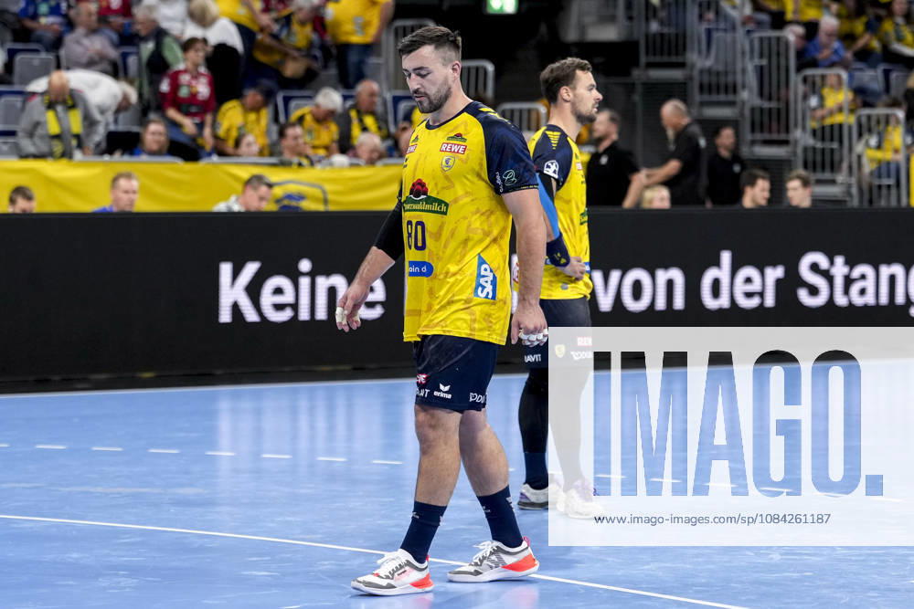 V.li.: Jannik Kohlbacher (RNL, 80), Dani Baijens (RNL, 77), Spieler der Rhein-Neckar-Löwen, enttäuscht über die Niederlage, Enttäuschung nach dem Schlusspfiff, Highlight, Verlierer, verloren, Frustration, disappointed, pessimistisch, 08.10.2026, Mannheim (Deutschland), Handball, Bundesliga, Rhein-Neckar Löwen - ThSV Eisenach