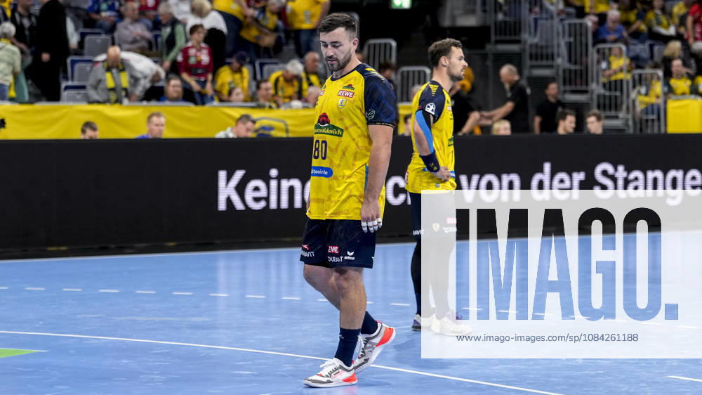 V.li.: Jannik Kohlbacher (RNL, 80), Dani Baijens (RNL, 77), Spieler der Rhein-Neckar-Löwen, enttäuscht über die Niederlage, Enttäuschung nach dem Schlusspfiff, Highlight, Verlierer, verloren, Frustration, disappointed, pessimistisch, 08.10.2026, Mannheim (Deutschland), Handball, Bundesliga, Rhein-Neckar Löwen - ThSV Eisenach