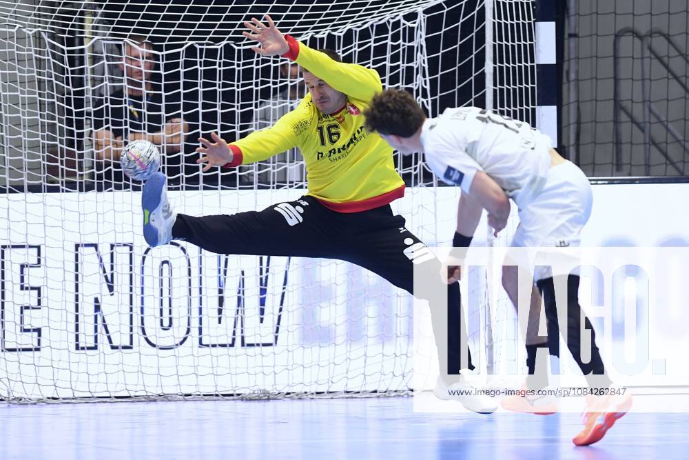 Noam Leopold (HBC Nantes 17) beim Wurf; Nebojsa Simic (Torwart MT Melsungen 16) (hinten) , GER, MT Melsungen - HBC Nantes (FRA), Handball, Champions League Maenner, Group Matches, Saison 2026 2027, 08.10.2026, GER, MT Melsungen - HBC Nantes Handball, CL Maenner, Group Match, Saison 2026 2027, 08.10.2026 Kassel