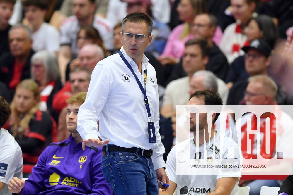 Gregory Cojean (Trainer HBC Nantes), Ian Seeano Tarrafeta (HBC Nantes 9) (R) enttaeuscht, frustriert, Emotion , GER, MT Melsungen - HBC Nantes (FRA), Handball, Champions League Maenner, Group Matches, Saison 2026 2027, 08.10.2026, GER, MT Melsungen - HBC Nantes Handball, CL Maenner, Group Match, Saison 2026 2027, 08.10.2026 Kassel