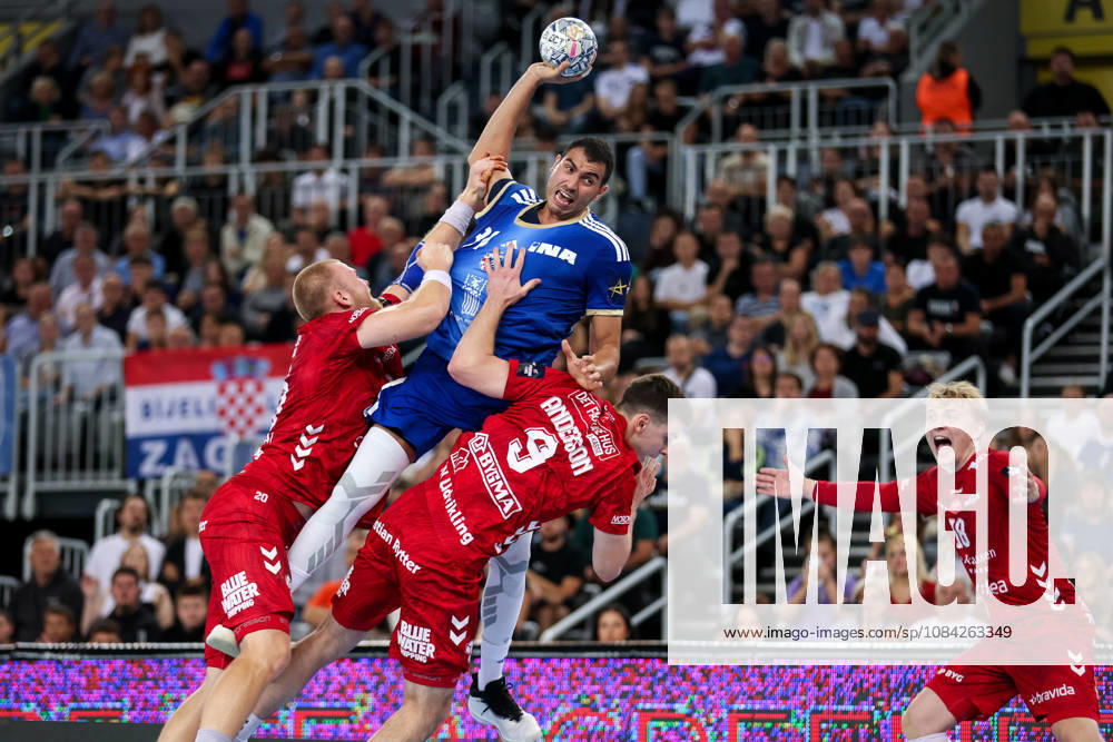 HC Zagreb v Aalborg Handbold - EHF Champions League Men Group Phase - Group C ZAGREB, CROATIA - OCTOBER 8: Abdelrahman Abdou of HC Zagreb and Tobias Nielsen of Aalborg Handbold in action during the EHF Champions League match between HC Zagreb and Aalborg Handbold at Arena Zagreb on October 8, 2026 in Zagreb, Croatia. IgorxKralj PIXSELL