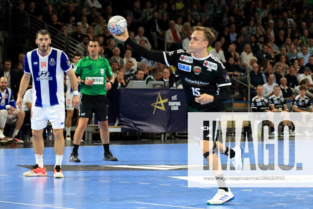 GER Deutschland, Handball, EHF Champions League, 08.10.2026, Saison 2026 2027, Berlin, Fuechse Berlin vs FC Porto Freiwurf von Tobias Grondahl ( Fuechse Berlin 15 ) nordphoto GmbH Engler Berlin Max-Schmeling-Halle Berlin Deutschland