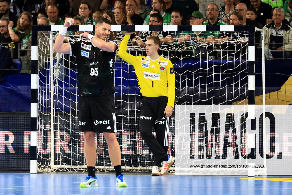 GER Deutschland, Handball, EHF Champions League, 08.10.2026, Saison 2026 2027, Berlin, Fuechse Berlin vs FC Porto Mijajlo Marsenic ( Fuechse Berlin 93 ), Lasse Ludwig ( Fuechse Berlin 1 ) nordphoto GmbH Engler Berlin Max-Schmeling-Halle Berlin Deutschland