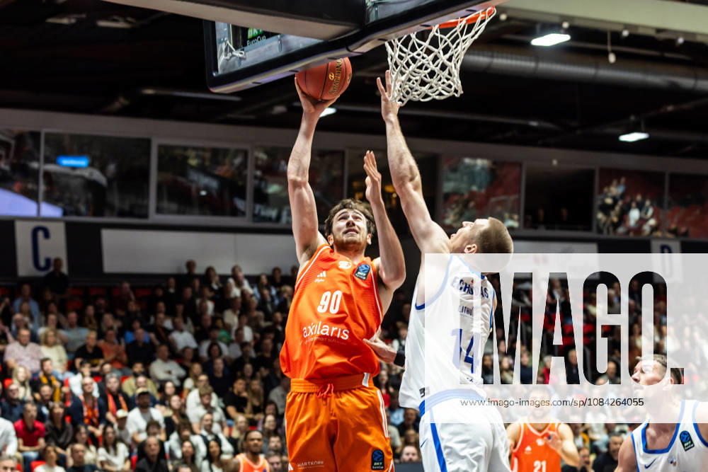 GER, BKT Eurocup, Basketball, Chemnitz, Niners Chemnitz - Neptunas Klaipeda Jannis von Seckendorff (Niners Chemnitz, 90), Martynas Echodas (Neptunas Klaipeda, 14) Chemnitz Messe Chemnitz Sachsen Deutschland