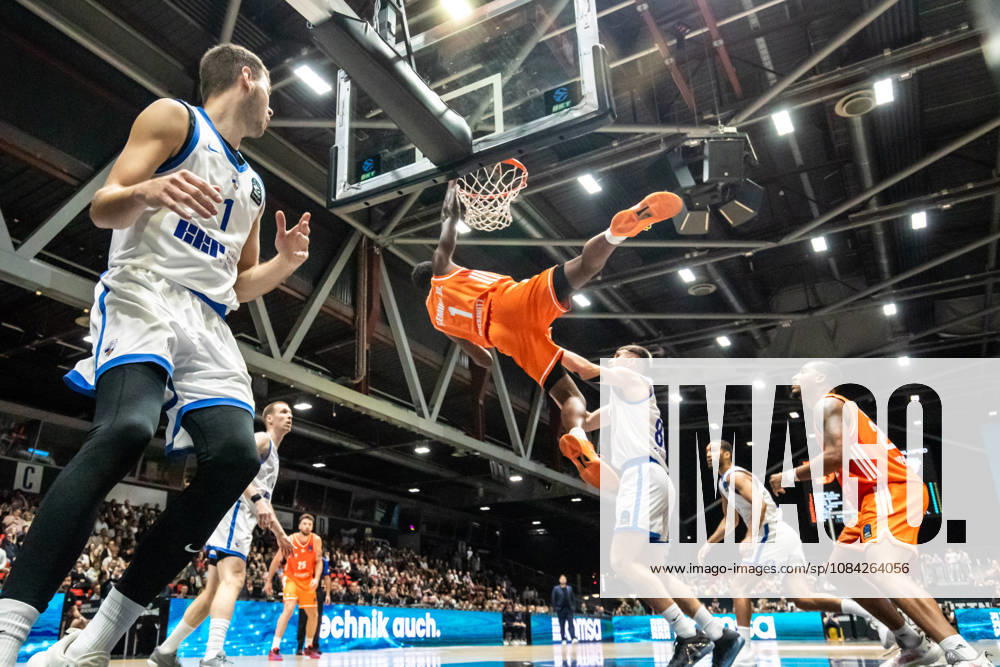 GER, BKT Eurocup, Basketball, Chemnitz, Niners Chemnitz - Neptunas Klaipeda Phlandrous Fleming Jr. (Niners Chemnitz, 1) mit einen Dunkversuch Chemnitz Messe Chemnitz Sachsen Deutschland