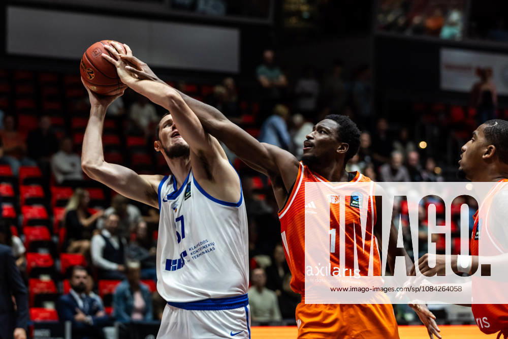 GER, BKT Eurocup, Basketball, Chemnitz, Niners Chemnitz - Neptunas Klaipeda Einaras Tubutis (Neptunas Klaipeda, 37), Phlandrous Fleming Jr. (Niners Chemnitz, 1) Chemnitz Messe Chemnitz Sachsen Deutschland