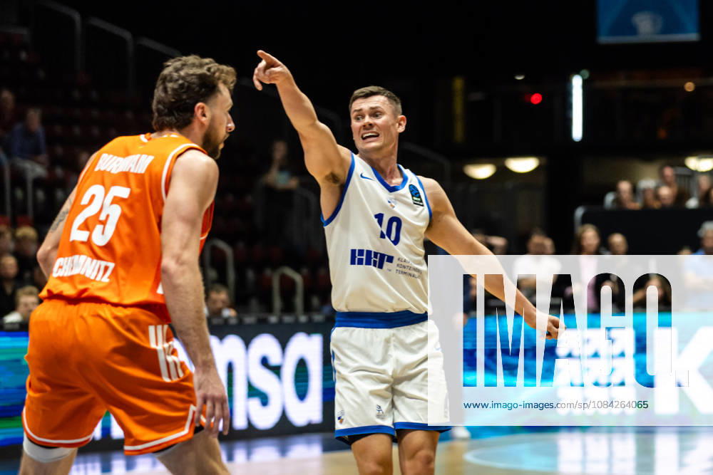 GER, BKT Eurocup, Basketball, Chemnitz, Niners Chemnitz - Neptunas Klaipeda Elvar Fridriksson (Neptunas Klaipeda, 10) gibt Handzeichen Chemnitz Messe Chemnitz Sachsen Deutschland