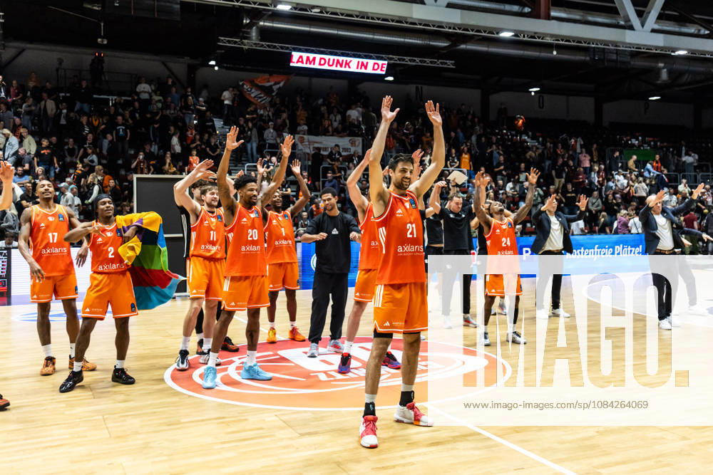 GER, BKT Eurocup, Basketball, Chemnitz, Niners Chemnitz - Neptunas Klaipeda Mateo Šerić (Niners Chemnitz, 21) jubelt mit dem Team Chemnitz Messe Chemnitz Sachsen Deutschland