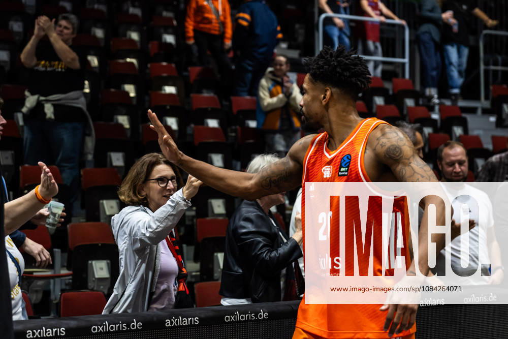GER, BKT Eurocup, Basketball, Chemnitz, Niners Chemnitz - Neptunas Klaipeda Urald King (Niners Chemnitz, 20) bedankt sich bei den Fans Chemnitz Messe Chemnitz Sachsen Deutschland