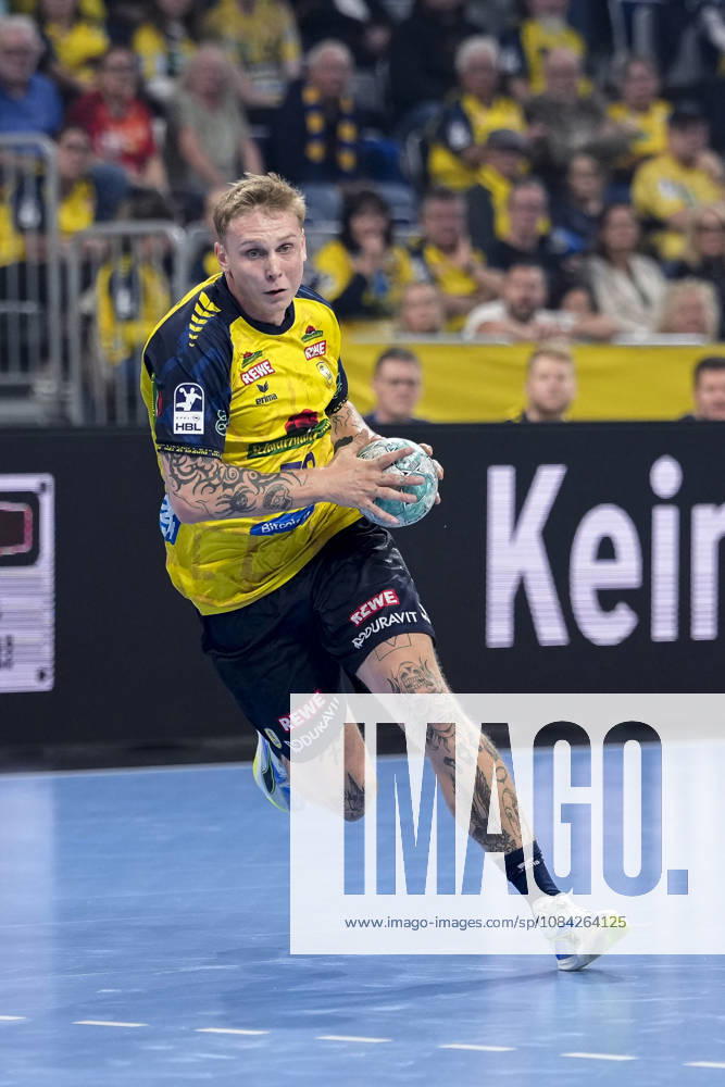 Edwin Aspenbäck (RNL, 78), am Ball, Freisteller, Ganzkörper, Einzelbild, Einzelfoto, Aktion, Action, 08.10.2026, Mannheim (Deutschland), Handball, Bundesliga, Rhein-Neckar Löwen - ThSV Eisenach