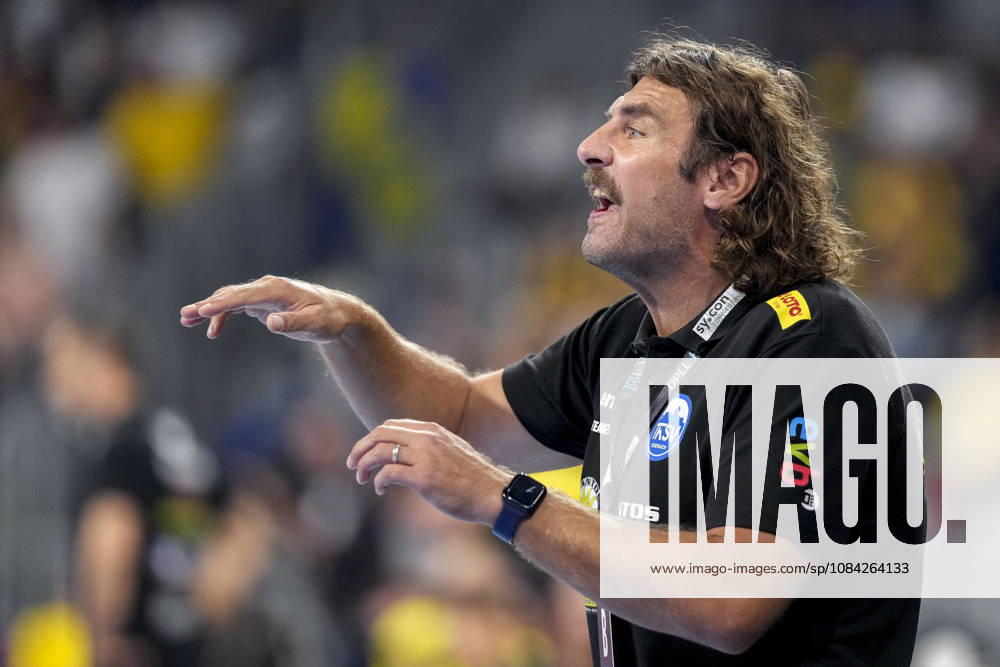 Sebastian Hinze (Trainer, Cheftrainer, ThSV), gibt Anweisungen, gestikuliert, mit den Armen gestikulieren, Einzelbild, Einzelfoto, Aktion, Action, 08.10.2026, Mannheim (Deutschland), Handball, Bundesliga, Rhein-Neckar Löwen - ThSV Eisenach