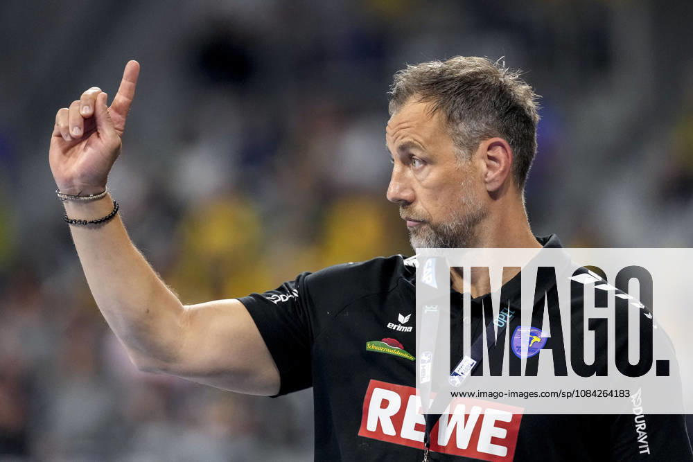 Maik Machulla (Trainer, Cheftrainer, RNL), gibt Anweisungen, gestikuliert, mit den Armen gestikulieren, Einzelbild, Einzelfoto, Aktion, Action, 08.10.2026, Mannheim (Deutschland), Handball, Bundesliga, Rhein-Neckar Löwen - ThSV Eisenach
