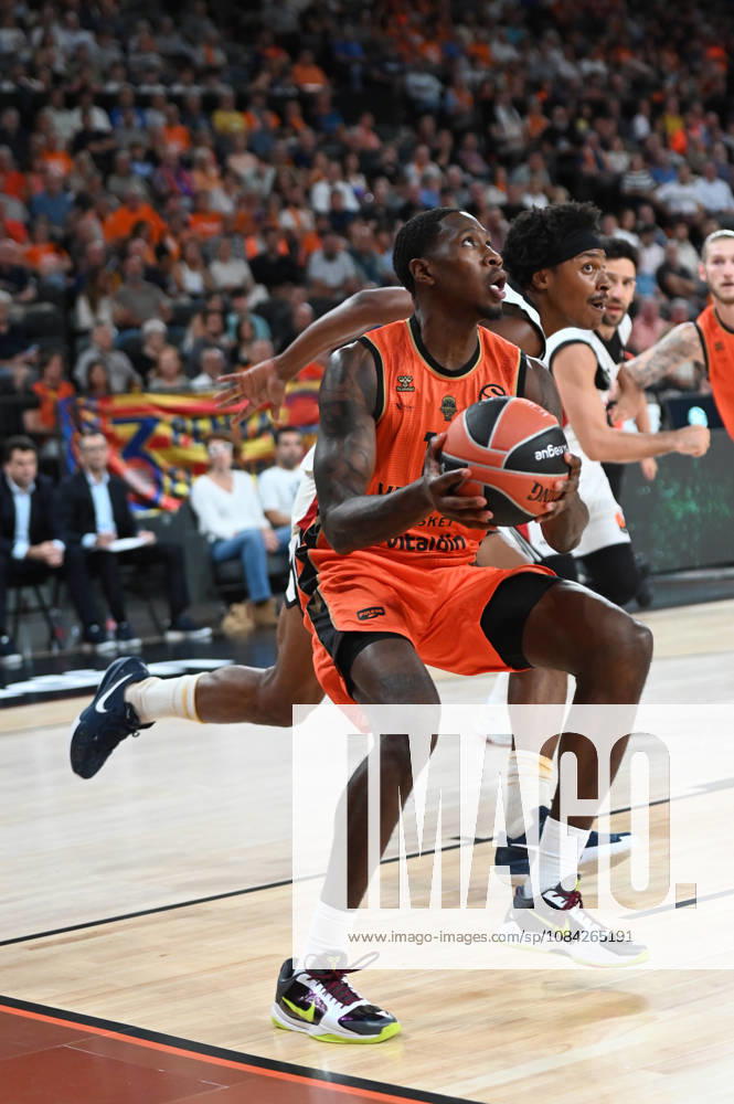 ESP: Euroleague Valencia Basket v Hapoel IBI Tel Aviv Omari Moore of Valencia Basket during the Euroleague match between Valencia Basket and Hapoel IBI Tel Aviv played at Roig Arena Stadium on October 8 2026 in Valencia Spain Valencia Spain Basketball
