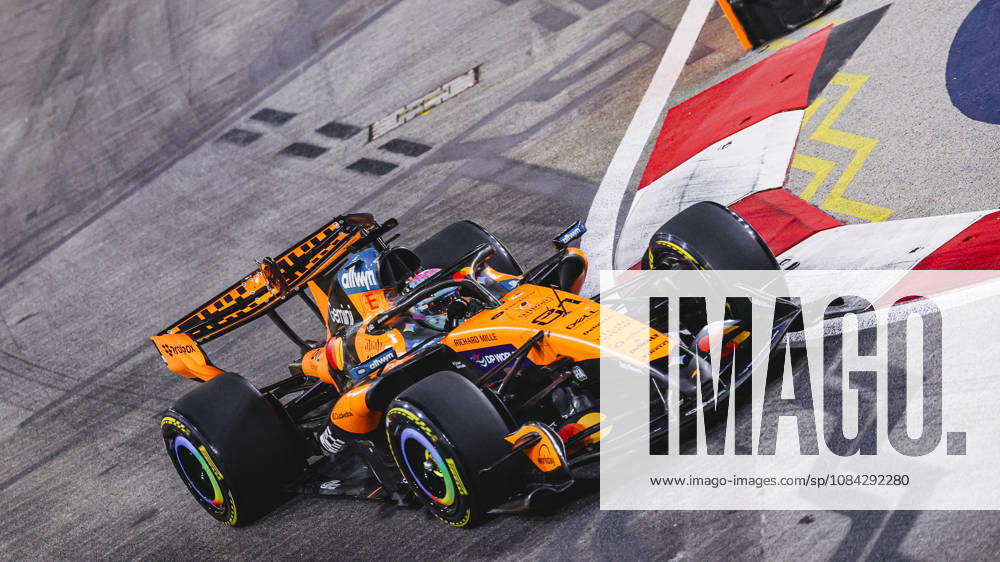 OSCAR PIASTRI of McLaren Mastercard F1 Team qualifies fourth during Sprint Qualifying of the 2026 Formula 1 Singapore Grand Prix at Marina Bay Street Circuit in Singapore. Singapore Singapore - ZUMAh201 20261009_zsp_h201_030