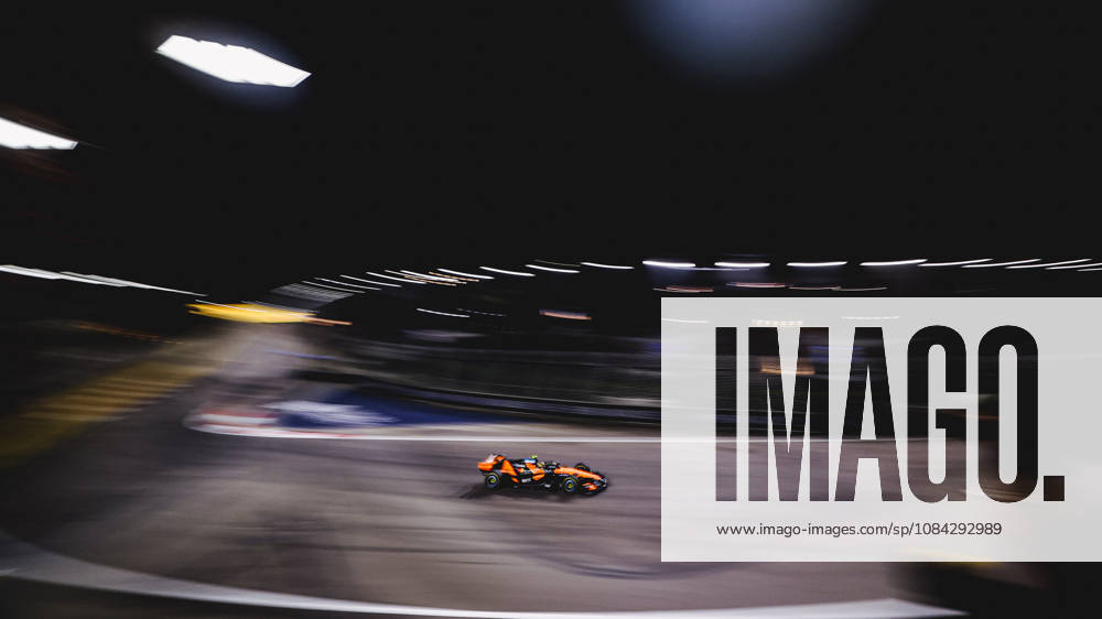LANDO NORRIS of McLaren Mastercard F1 Team qualifies fifth during Sprint Qualifying of the 2026 Formula 1 Singapore Grand Prix at Marina Bay Street Circuit in Singapore. Singapore Singapore - ZUMAh201 20261009_zsp_h201_049