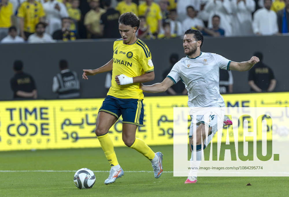 Al Nassr v Al Draih - Saudi Pro League RIYADH, SAUDI ARABIA - OCTOBER 9: Joao Felix (L) of Al-Nassr in action against Oscar Rodriguez Arnaiz (R) of Al Draih during the Saudi Pro League (SPL) match between Al Nassr and Al Draih at the King Saud University Stadium in Riyadh, Saudi Arabia on October 9, 2026. Mohammed Saad Anadolu Riyadh Saudi Arabia. Editorial use only. Please get in touch for any other usage.