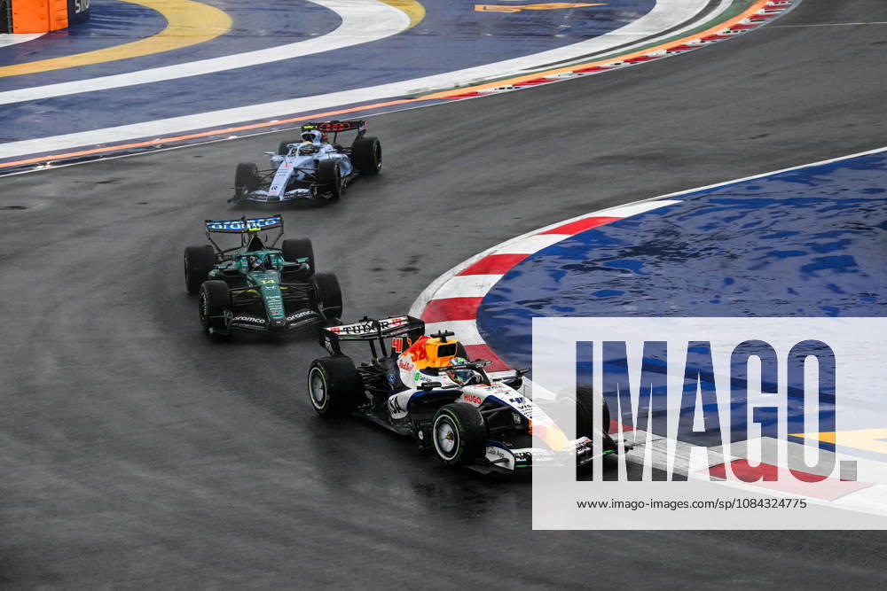 F1 - SINGAPORE GRAND PRIX 2026 41 LINDBLAD Arvid (gbr), Visa Cash App RB F1 Team VCARB03, action 14 ALONSO Fernando (spa), Aston Martin F1 Team AMR26, action during the 2026 Formula 1 Singapore Grand Prix, 17th round of the 2026 Formula One World Championship, WM, Weltmeisterschaft from October 9 to 11, 2026 on the Marina Bay Street Circuit, in Singapore, Singapore - SingaporeSingapore