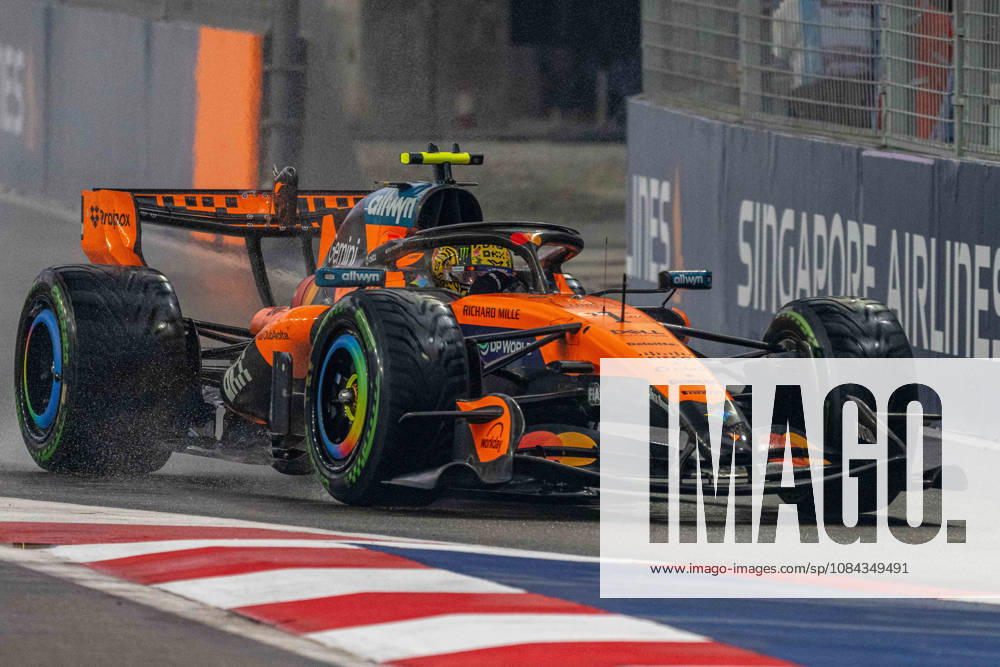 FORMULE 1 : Grand Prix de Singapour - 10 10 2026 1 Lando Norris (GBR) McLaren Mastercard F1 Team (GBR) McLaren MCL40 Mercedes, during the Formula 1 Singapore Grand Prix at the Marina Bay Street Circuit, Round 18 of the 2026 FIA Formula 1 World Championship, WM, Weltmeisterschaft 9-11 October 2026, Singapore (SGP). SINGAPORESingapore