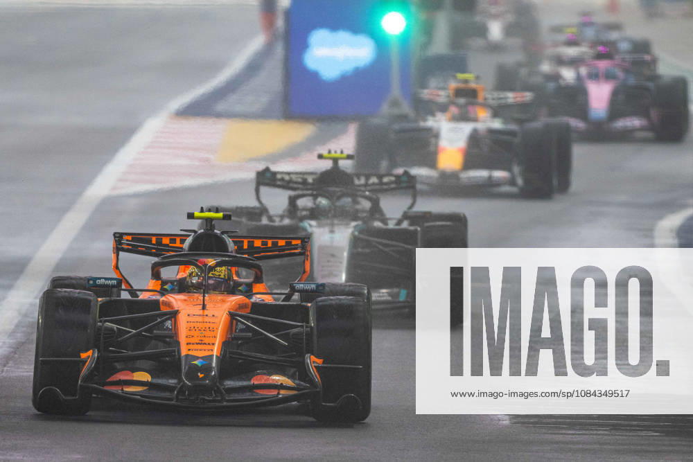 FORMULE 1 : Grand Prix de Singapour - 10 10 2026 1 Lando Norris (GBR) McLaren Mastercard F1 Team (GBR) McLaren MCL40 Mercedes, during the Formula 1 Singapore Grand Prix at the Marina Bay Street Circuit, Round 18 of the 2026 FIA Formula 1 World Championship, WM, Weltmeisterschaft 9-11 October 2026, Singapore (SGP). SINGAPORESingapore