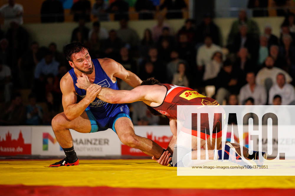 DRB BIRTAT Bundesliga, 6. Wettkampftag, ASV Mainz 88 - KG Baienfurt Ravensburg, Mainz, 10.10.2026 Kampf ziwschen Malik Shavaev (rot, ASV Mainz 88) gegen Radu Lefter (blau, KG Baienfurt Ravensburg). 98kg Freistil DRB BIRTAT Bundesliga, 6. Wettkampftag, ASV Mainz 88 - KG Baienfurt Ravensburg, Sporthalle am großen Sand, Mainz