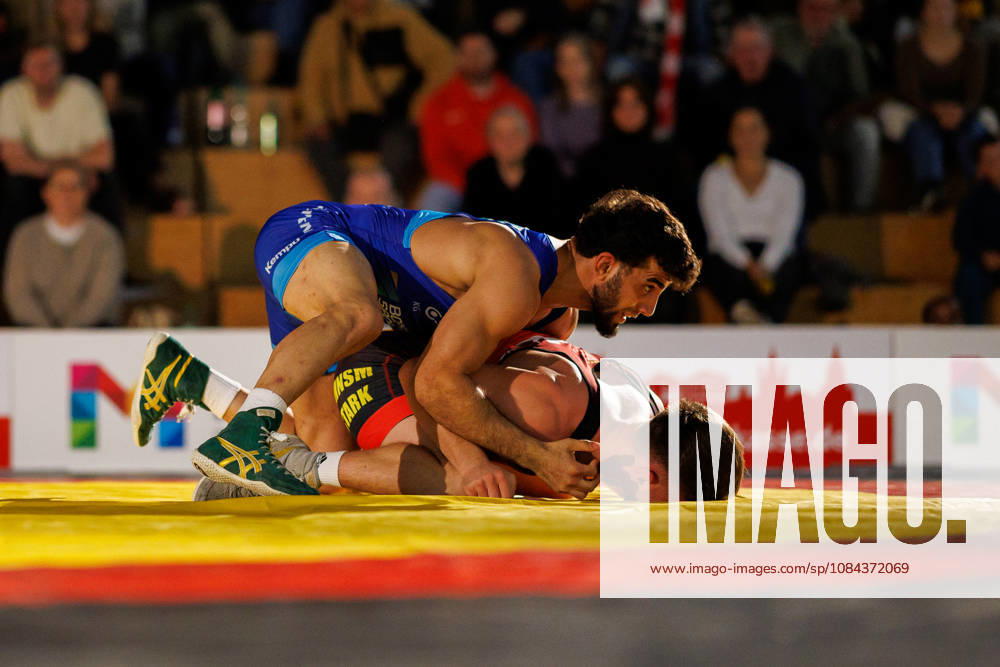 DRB BIRTAT Bundesliga, 6. Wettkampftag, ASV Mainz 88 - KG Baienfurt Ravensburg, Mainz, 10.10.2026 Kampf zwischen Calvin Stiller (rot, ASV Mainz 88) gegen Rashad Orujevi (blau, KG Baienfurt Ravensburg), 66kg Griechisch-Roemischer Stil DRB BIRTAT Bundesliga, 6. Wettkampftag, ASV Mainz 88 - KG Baienfurt Ravensburg, Sporthalle am großen Sand, Mainz
