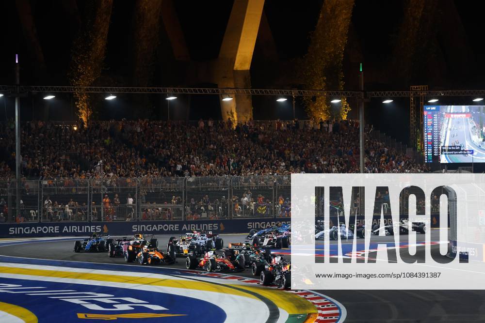 Start, 03 VERSTAPPEN Max (nld), Red Bull Racing Ford RB22, action Singapore 2026 81 PIASTRI Oscar (aus), McLaren F1 Team MCL40, action 01 NORRIS Lando (gbr), McLaren F1 Team MCL40, action Singapore 2026 Singapore