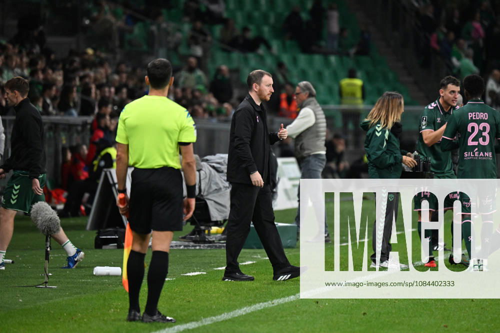 Footbal : AS Saint Etienne v RODEZ - ligue 2 - 10 10 2026 CATHRO Ian coach of Saint Etienne during the Ligue 2 BKT match between AS Saint-Etienne and RODEZ at Stade Geoffroy-Guichard Saint Etienne on October 10, 2026 in Saint-Etienne, France. SAINT ETIENNEFrance