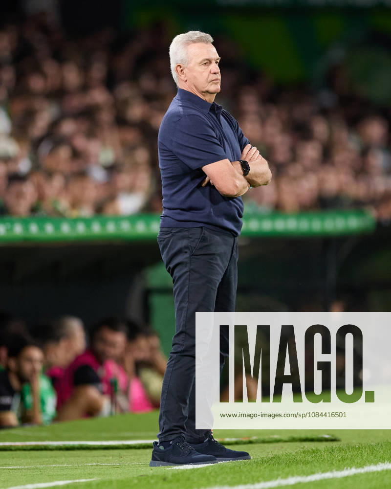 Javier Aguirre head coach of Valencia CF looks on during the LaLiga EA Sports match between Real Racing Club de Santander and Valencia CF at Campos de de El Sardinero on October 11, 2026, in Santander, Spain. Santander Spain - ZUMAa181 20261011_zaa_a181_350